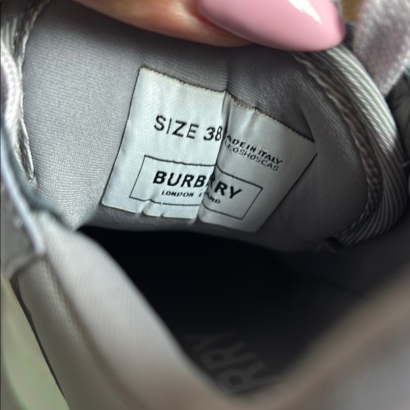 ~BURBERRY~ Ramsey Lilac and Pale Gray Sneakers - Picture 12 of 12